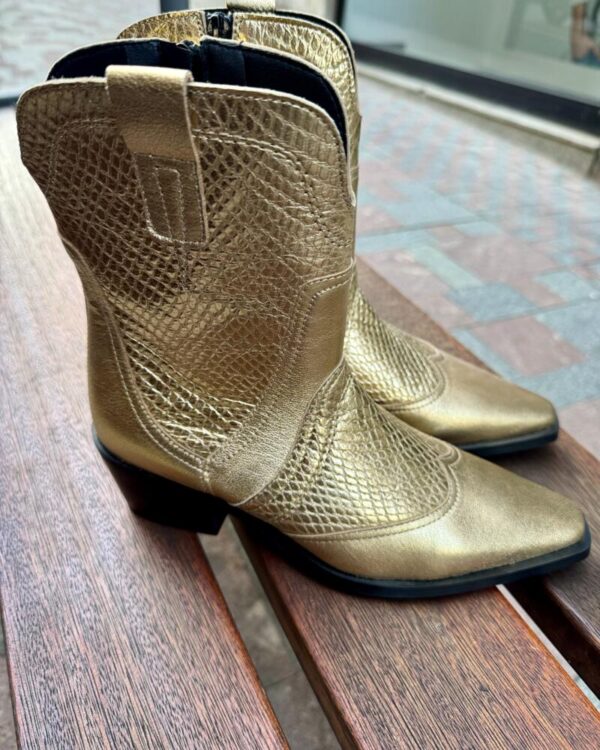 Bota Cowboy dorada de Piel con textura grabada - Imagen 2