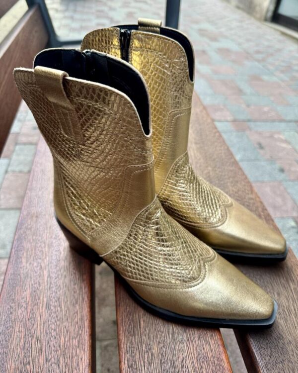 Bota Cowboy dorada de Piel con textura grabada
