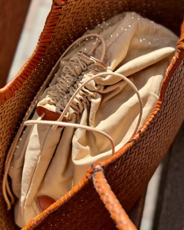 Bolso piel trenzada camel - Imagen 3